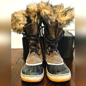 SOREL JOAN OF ARCTIC Women's Waterproof Boot. Size 8.5